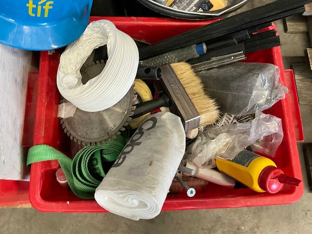 Partij verf , pur , lijm & kit - afbeelding 6 van  7