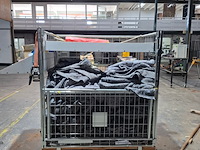 Partij verhuisdekens in transportkar - afbeelding 1 van  3