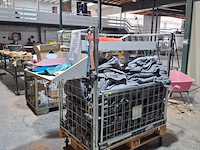 Partij verhuisdekens in transportkar - afbeelding 2 van  3