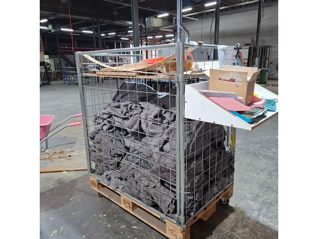 Partij verhuisdekens in transportkar - afbeelding 3 van  3