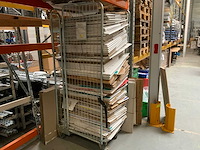 Partij verhuisdozen in kar - afbeelding 4 van  4