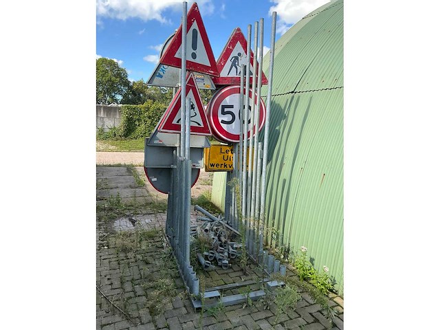 Partij verkeersborden met transportjuk - afbeelding 3 van  6