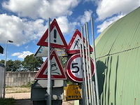 Partij verkeersborden met transportjuk - afbeelding 5 van  6