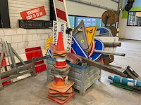 Partij verkeersborden - afbeelding 1 van  4