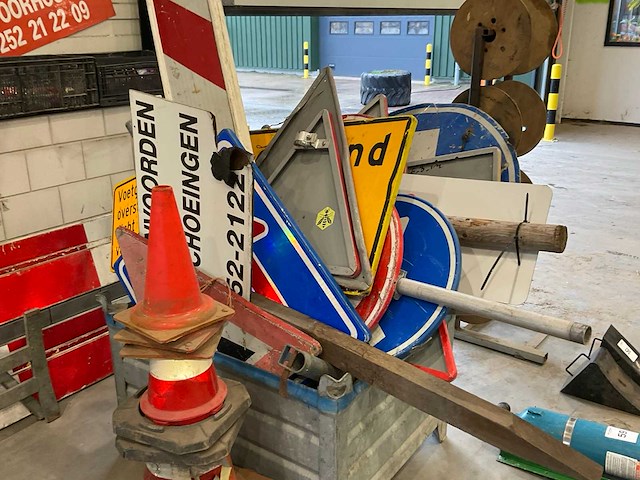 Partij verkeersborden - afbeelding 3 van  4