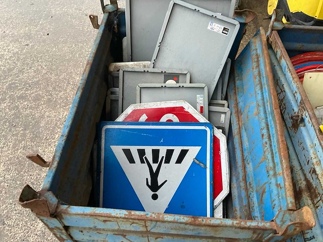 Partij verkeersborden - afbeelding 2 van  5