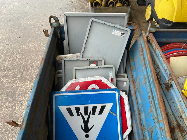 Partij verkeersborden - afbeelding 3 van  5