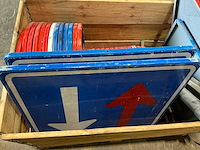 Partij verkeersborden - afbeelding 2 van  8