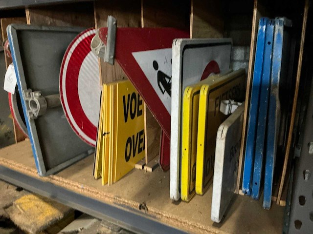 Partij verkeersborden - afbeelding 4 van  4