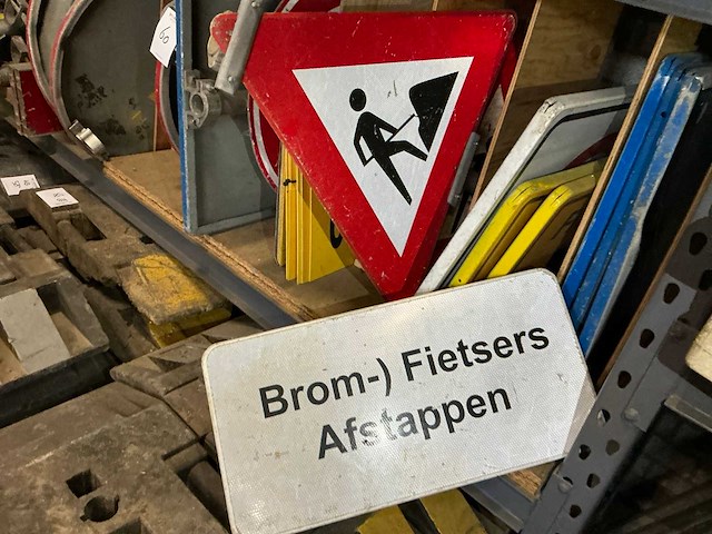 Partij verkeersborden - afbeelding 3 van  4