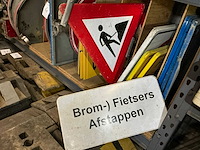 Partij verkeersborden - afbeelding 3 van  4