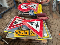 Partij verkeersborden - afbeelding 1 van  6