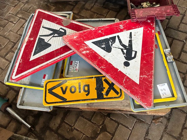Partij verkeersborden - afbeelding 2 van  6