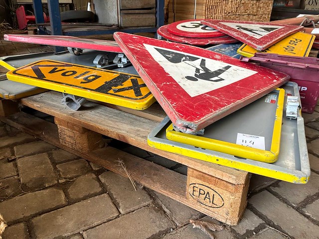 Partij verkeersborden - afbeelding 3 van  6