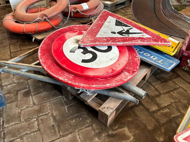 Partij verkeersborden - afbeelding 5 van  6