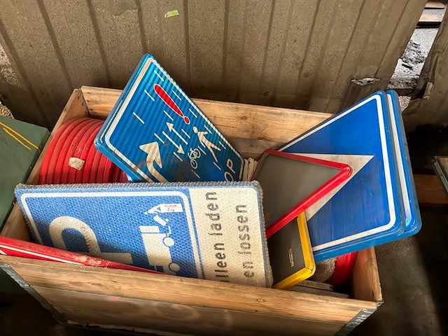 Partij verkeersborden - afbeelding 2 van  2