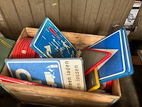 Partij verkeersborden - afbeelding 2 van  2