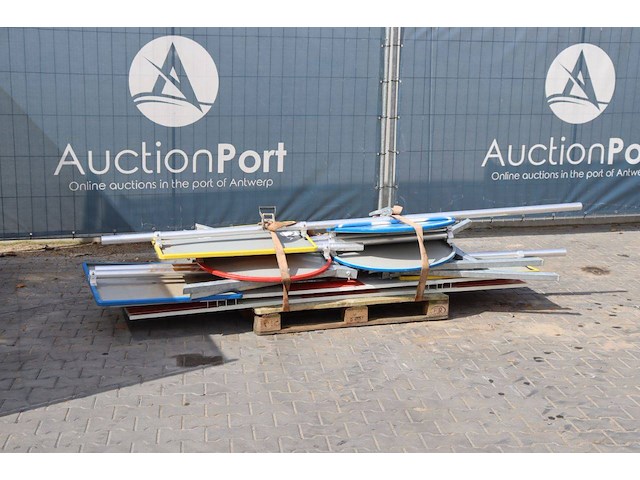 Partij verkeersborden - afbeelding 1 van  1