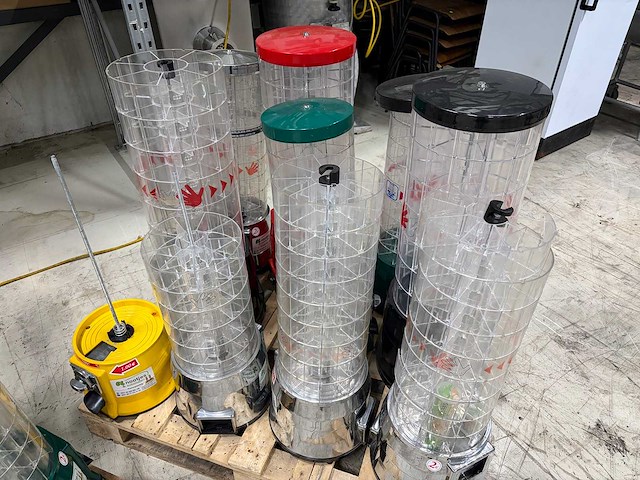 Partij verkoopautomaten met onderdelen en sleutels - afbeelding 4 van  8