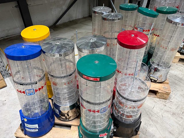 Partij verkoopautomaten met onderdelen en sleutels - afbeelding 7 van  8