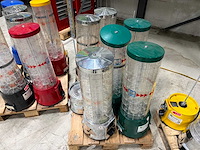 Partij verkoopautomaten met onderdelen en sleutels - afbeelding 8 van  8