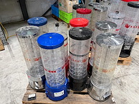 Partij verkoopautomaten met onderdelen en sleutels - afbeelding 1 van  5