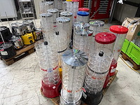 Partij verkoopautomaten met onderdelen en sleutels - afbeelding 2 van  5