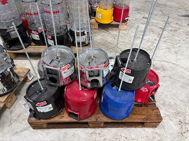 Partij verkoopautomaten met onderdelen en sleutels - afbeelding 4 van  5