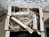 Partij verlengkabelhaspels en verlengsnoeren