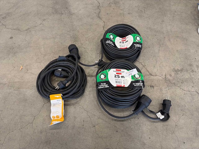 Partij verlengkabels – o.a. brennenstuhl 25 m rubberkabels (3x) - afbeelding 1 van  4