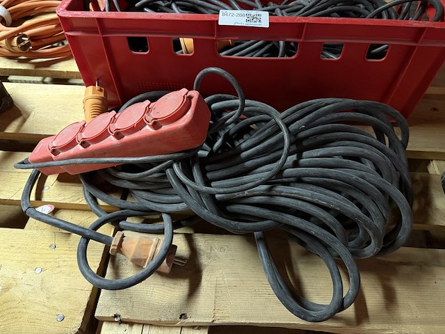 Partij verlengsnoeren met krat - afbeelding 2 van  4