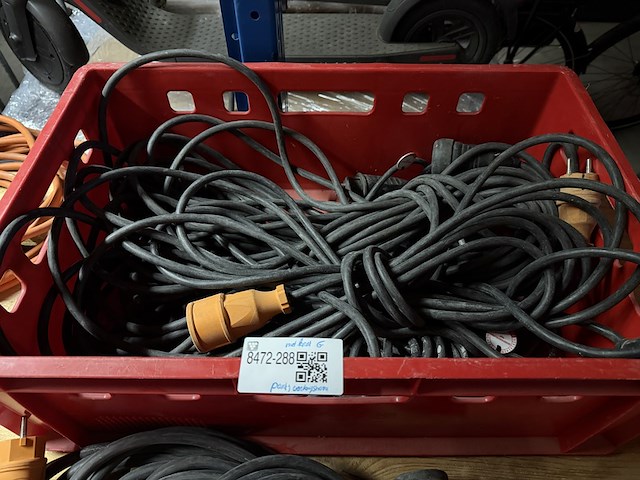 Partij verlengsnoeren met krat - afbeelding 3 van  4