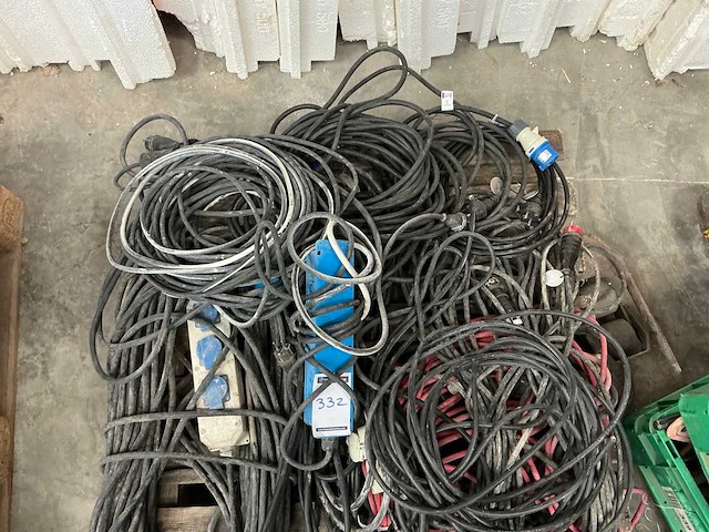 Partij verlengsnoeren - afbeelding 3 van  4