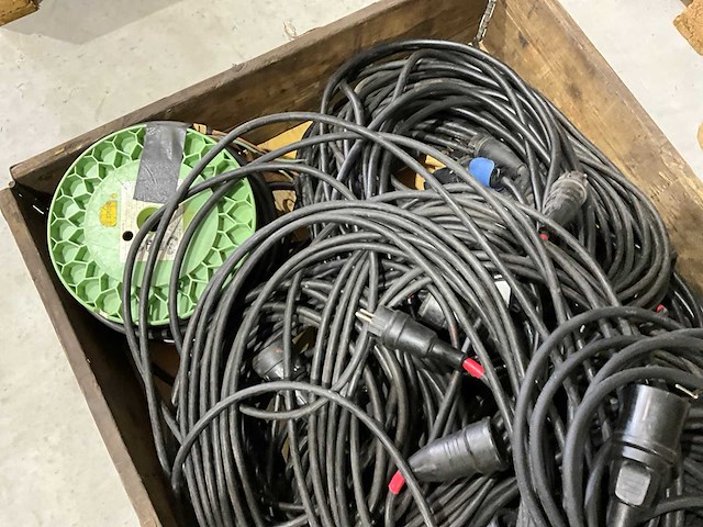 Partij verlengsnoeren - afbeelding 6 van  7