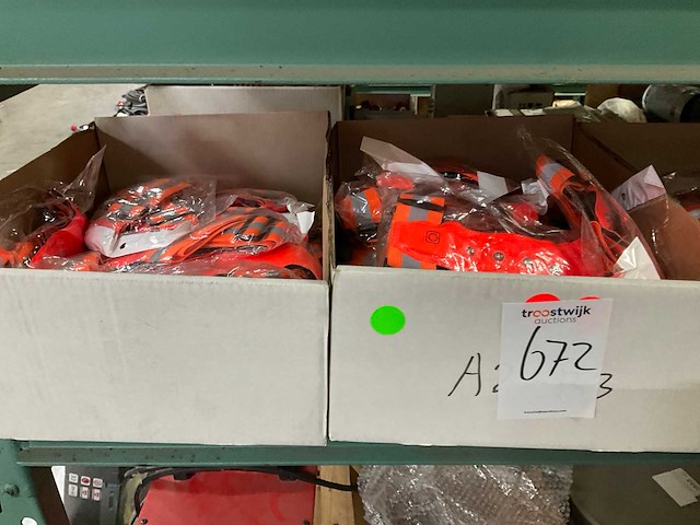 Partij verlichte veiligheid hesjes - afbeelding 2 van  2