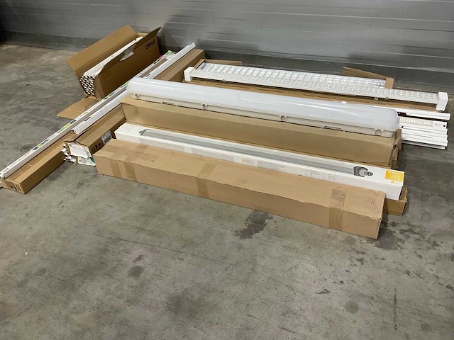 Partij verlichting (93x) - afbeelding 1 van  11