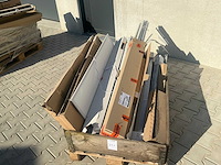 Partij verlichtingonderdelen, strips etcetera - afbeelding 2 van  4