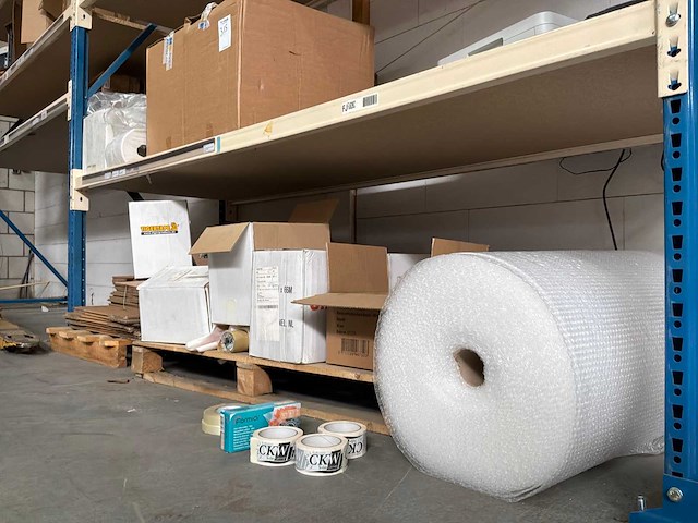 Partij verpakkings materiaal - afbeelding 1 van  7