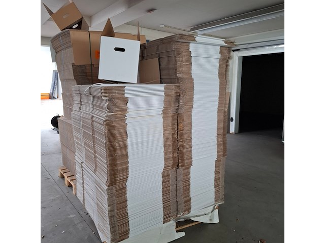Partij verpakkingsdozen op 2x pallet - afbeelding 3 van  6