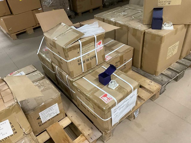 Partij verpakkingsmateriaal en displays - afbeelding 4 van  20