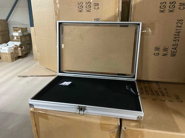 Partij verpakkingsmateriaal en displays - afbeelding 1 van  20