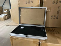 Partij verpakkingsmateriaal en displays - afbeelding 1 van  20