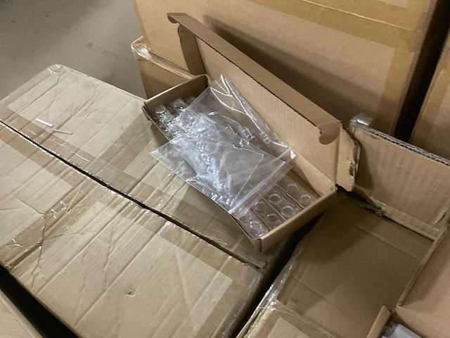 Partij verpakkingsmateriaal en displays - afbeelding 9 van  20