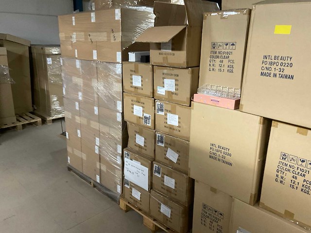 Partij verpakkingsmateriaal en displays - afbeelding 15 van  20