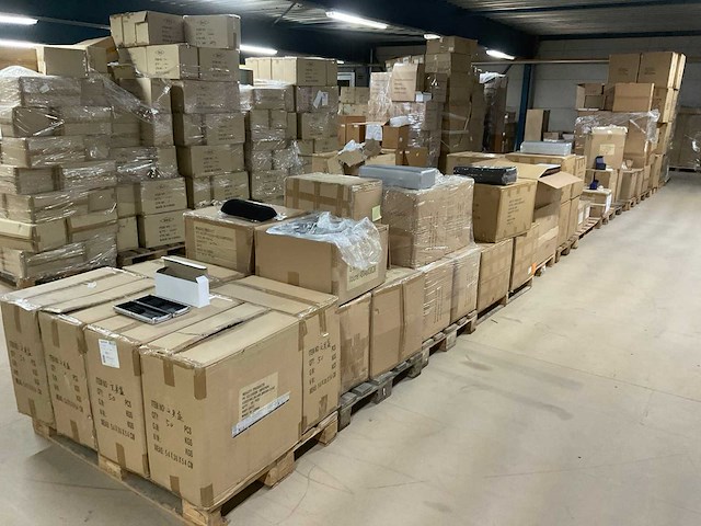 Partij verpakkingsmateriaal en displays - afbeelding 18 van  20