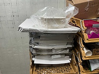 Partij verpakkingsmateriaal en snoepgoed - afbeelding 1 van  7