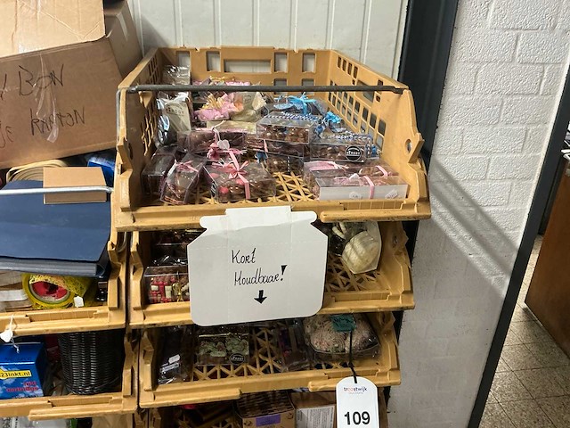 Partij verpakkingsmateriaal en snoepgoed - afbeelding 5 van  7