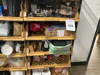 Partij verpakkingsmateriaal en snoepgoed - afbeelding 6 van  7