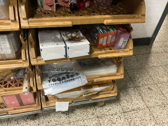 Partij verpakkingsmateriaal en snoepgoed - afbeelding 7 van  7