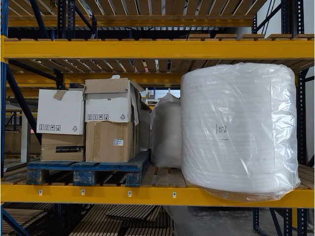 Partij verpakkingsmateriaal, tape, etc. - afbeelding 1 van  4